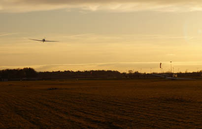 Schülerhort zu Besuch am Flugplatz