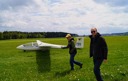 Schülerhort zu Besuch am Flugplatz