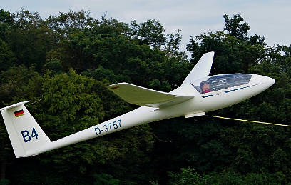 Schülerhort zu Besuch am Flugplatz