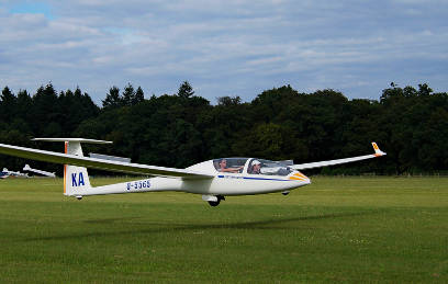 Schülerhort zu Besuch am Flugplatz