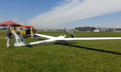 Kita zu Besuch am Flugplatz